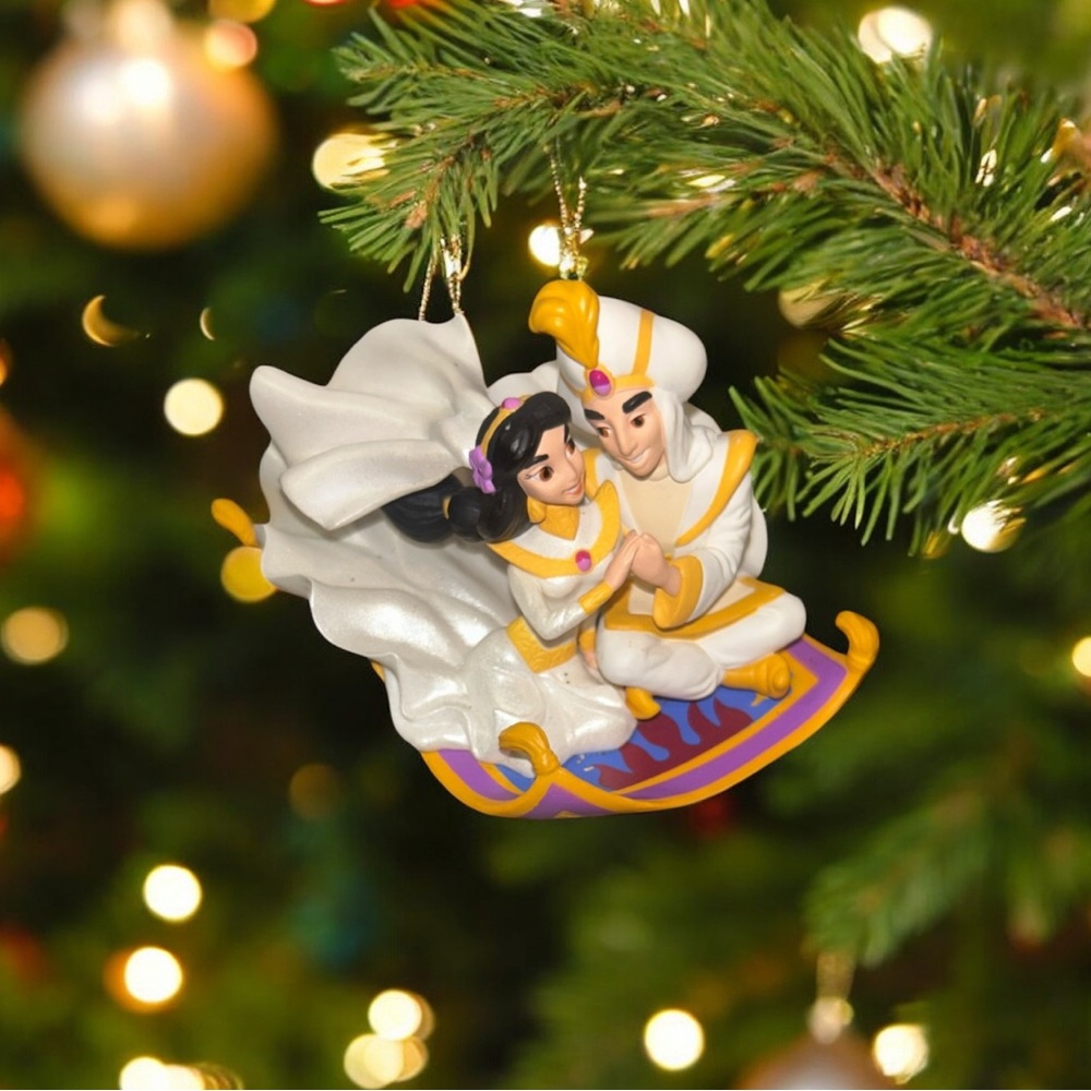 Hallmark Aladdin and Jasmine Ornament - White and Gold